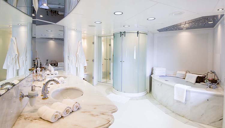 Luxury Bathroom027