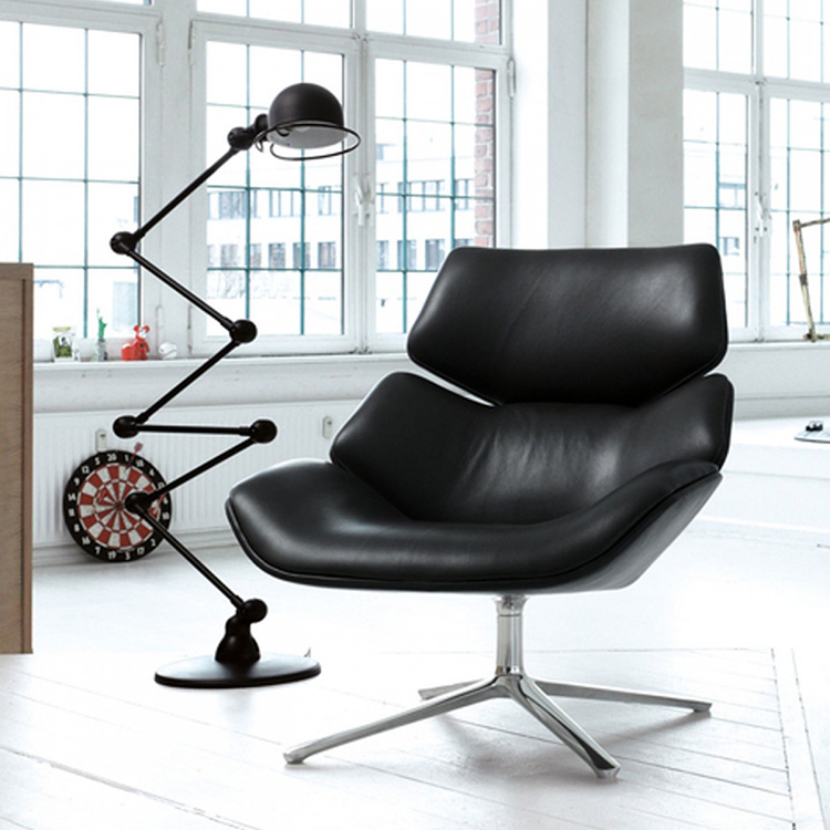 23.luxury chairs gallery -Markus Jehs and Jürgen Laub Chair "shrimps". Black chair on a white background with a black sfree stabnding lamp on the left